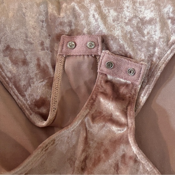 Forever 21 Blush Velvet bodysuit - Picture 6 of 7